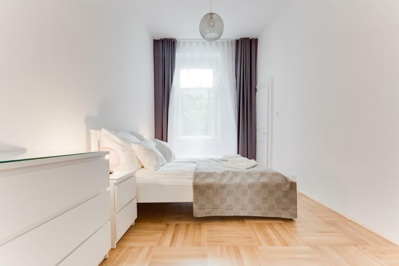 The Dancing House Residence, Two Bedroom Apartment With Balcony Near River! Prague Ngoại thất bức ảnh